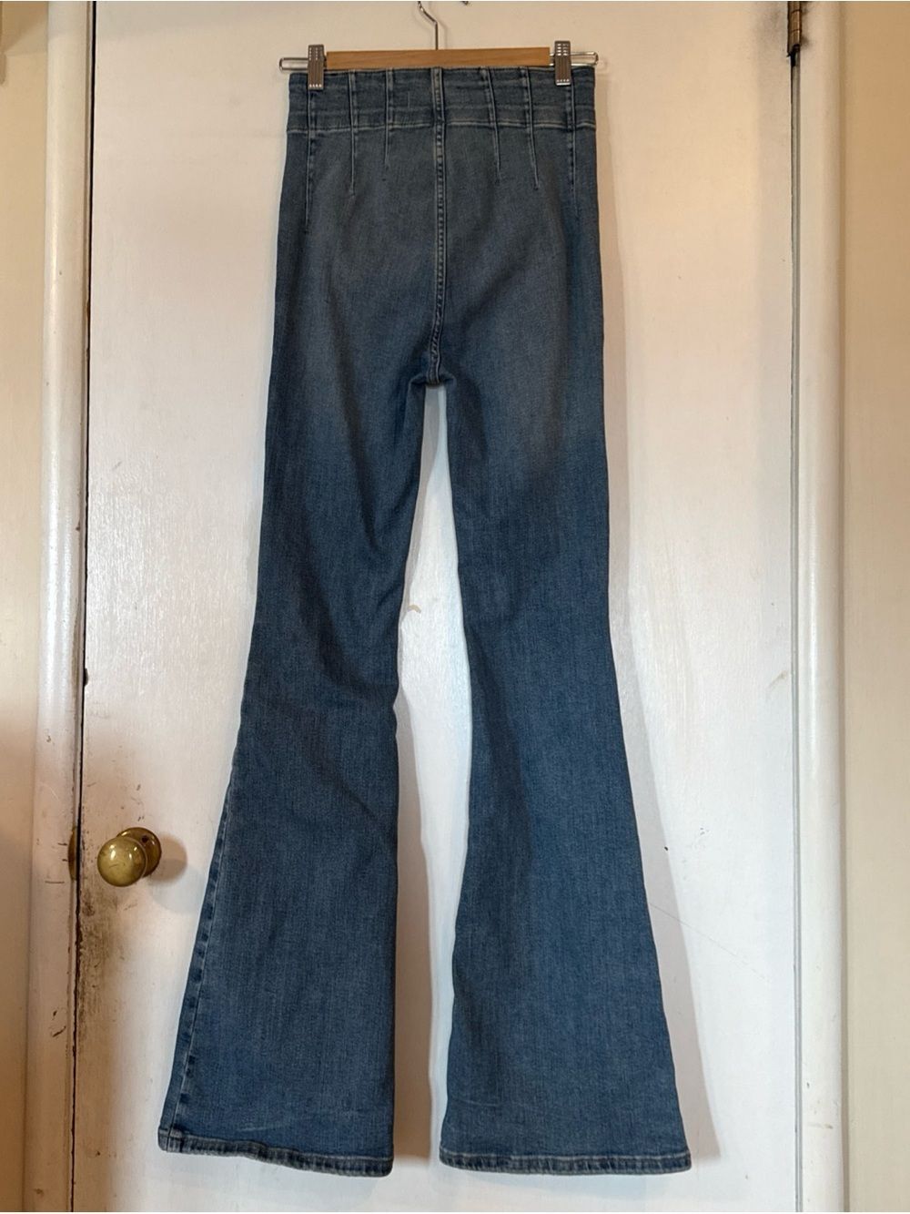 Free People We The Free High-Rise Jayde Flare Jeans in Medium Blue Wash | Sz 26 - Picture 2 of 12